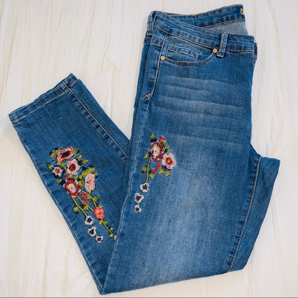 ANNE KLEIN Skinny Ankle floral embroidered jeans